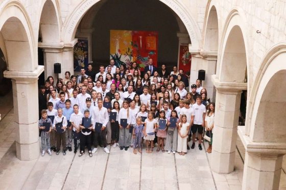 Dodijeljene nagrade najboljim učenicima i studentima Grada Dubrovnika